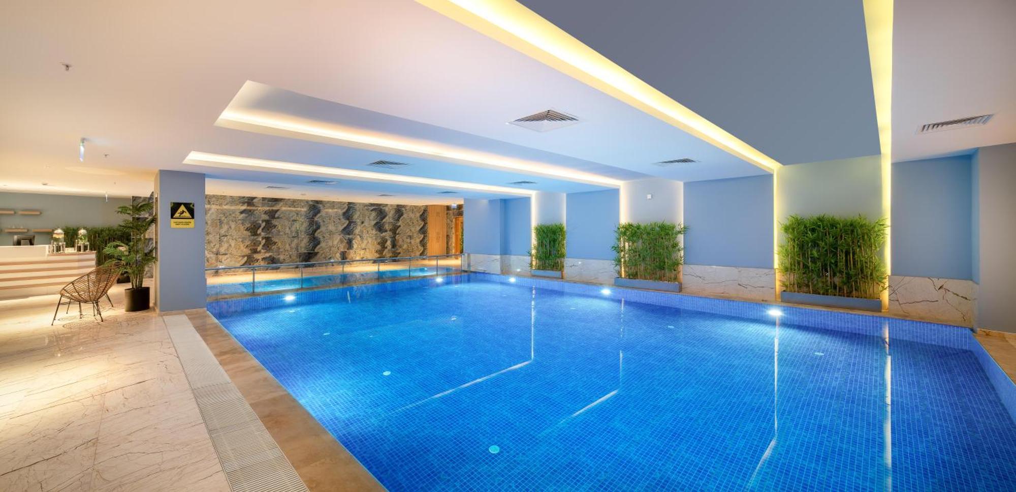 Concorde Tower Casino&Convention&Spa Nikosia Exterior foto Indoor pool