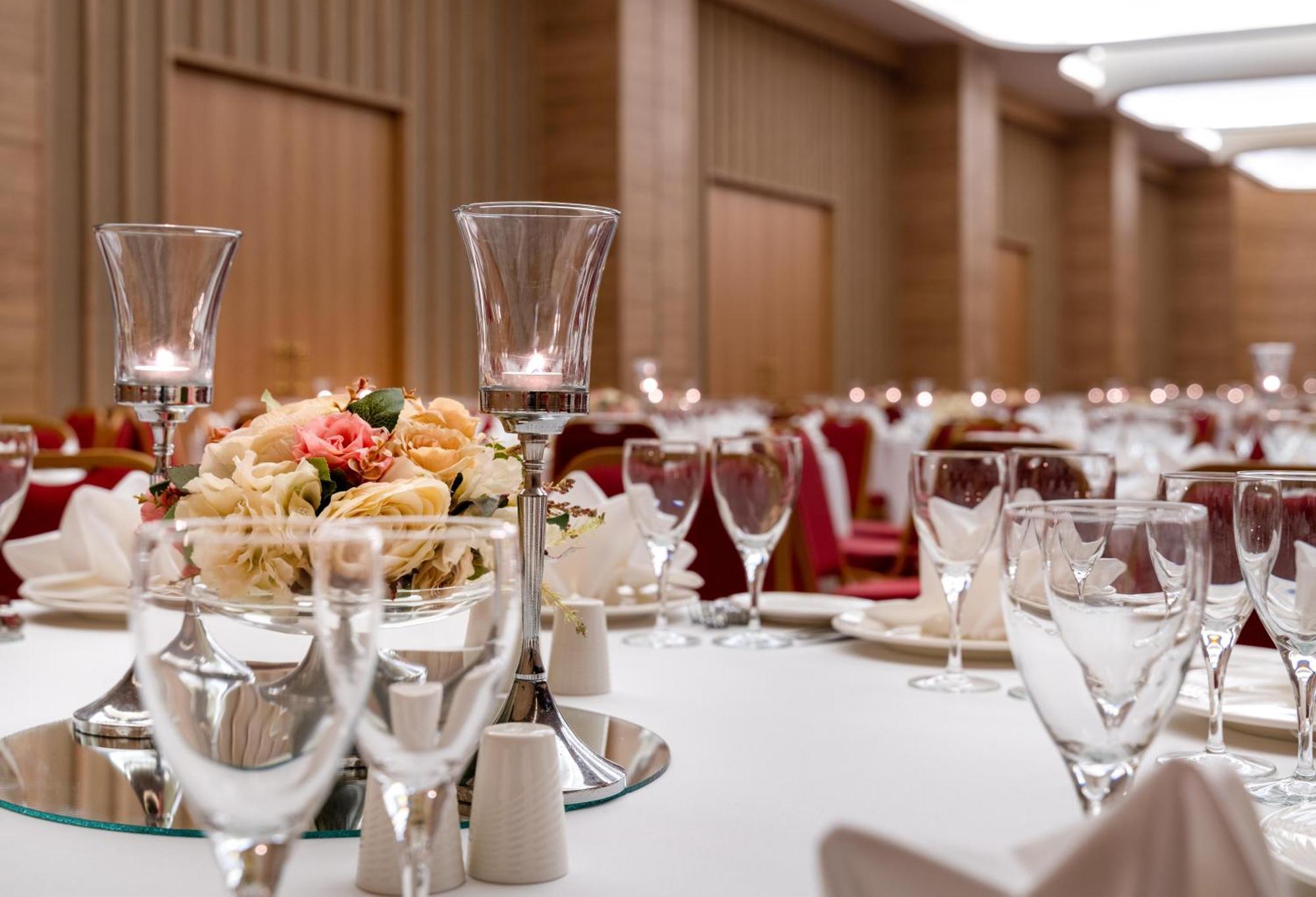 Concorde Tower Casino&Convention&Spa Nikosia Exterior foto A table set for a formal dinner